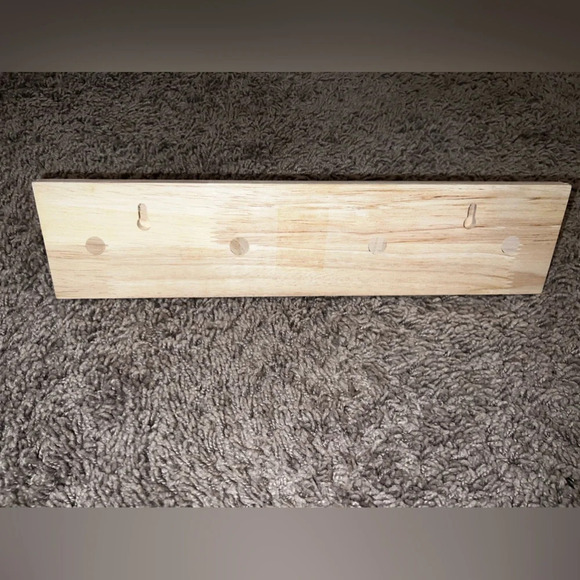 Wooden Hanger with 4 Pegs - Picture 6 of 7